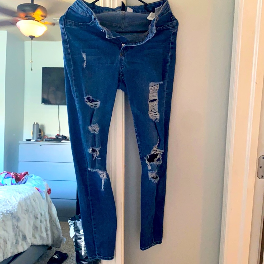 High waisted H&M ripped jeans size 6